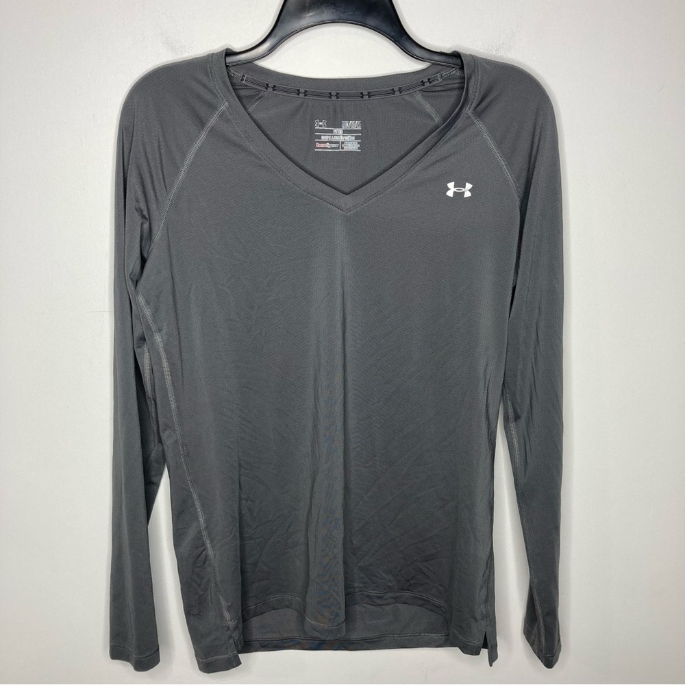 Under Armour fitted‎ v-neck long sleeve athletic shirt size medium